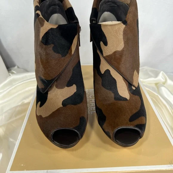 Set Michael Michael Kors Real Hair Calf Camo Heel 11 & Camo Clutch $513 NEW - Picture 9 of 17